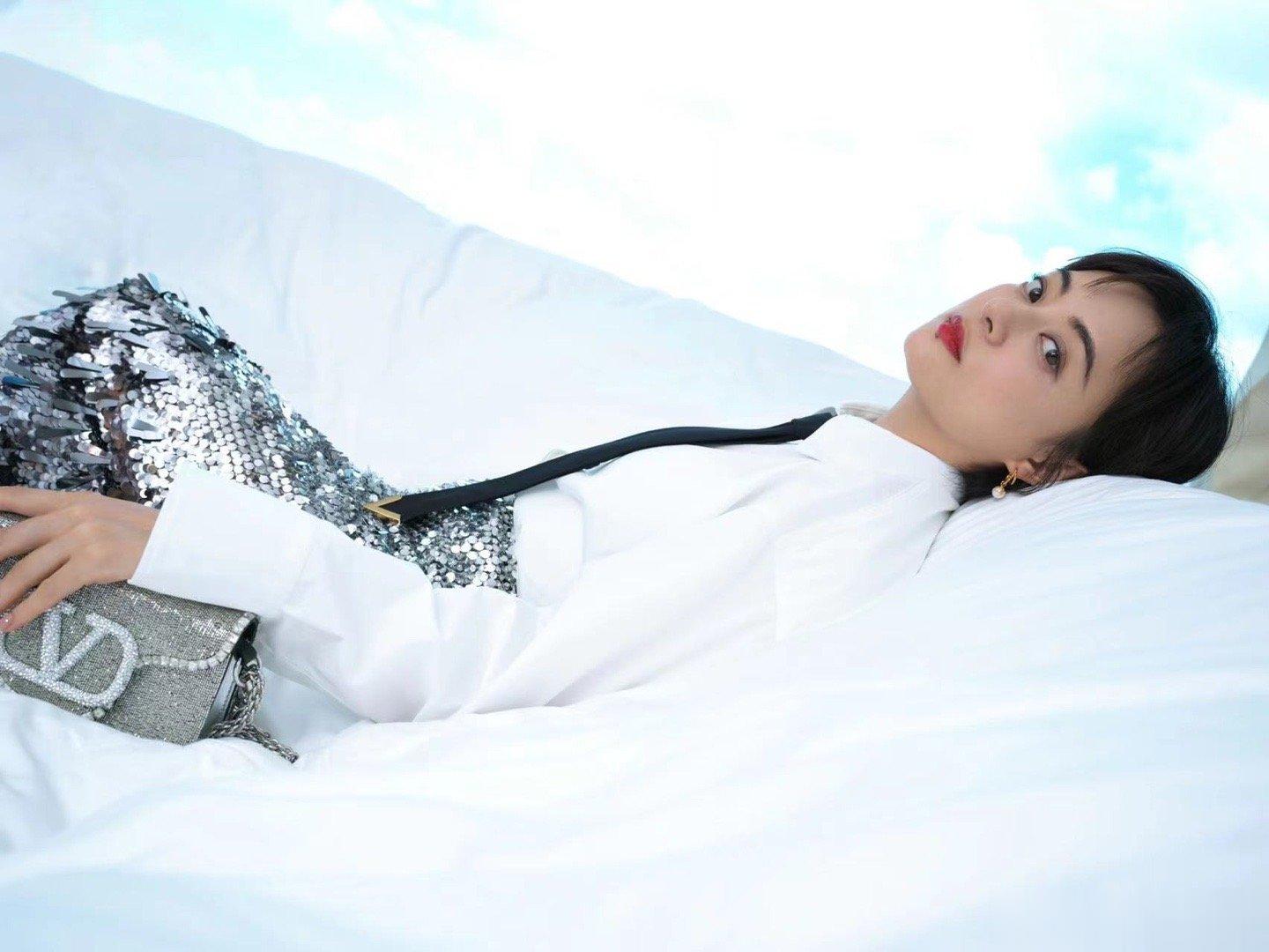 #孙俪美人鱼裙子# 孙俪这裙子bling bling的，太适合她了，气质优雅，美