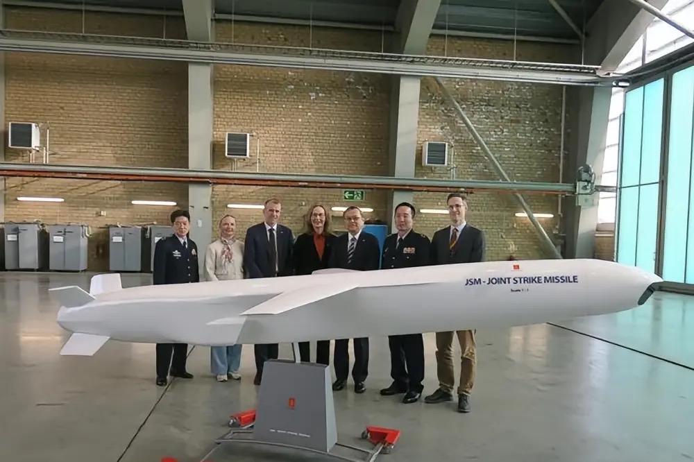 日本双弹齐装！美国战斧+ 挪威联合攻击导弹同步交付！空海远程打击成型！3月13日