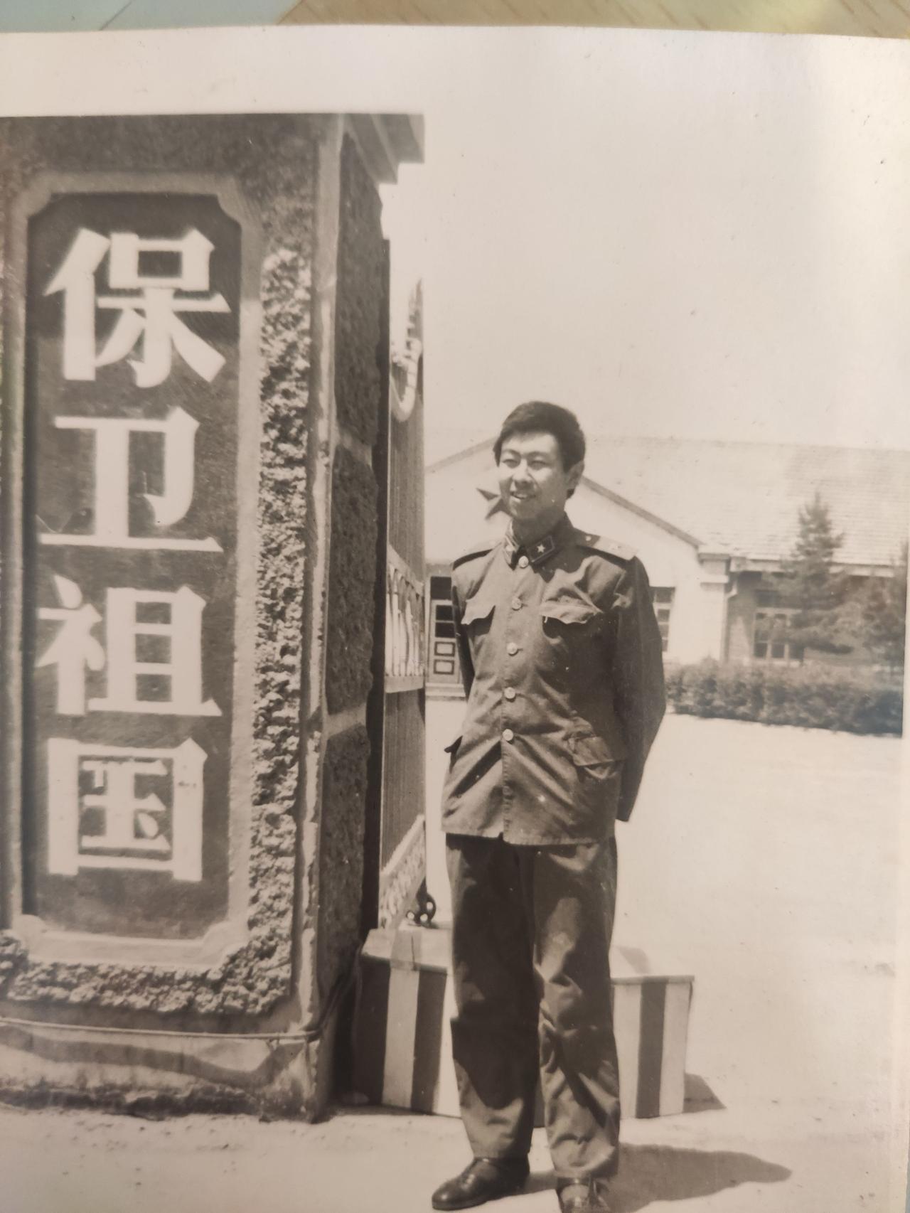 在人生的旅程中，有许多值得珍藏的记忆，对一名老兵来说，一家不圆万家圆就是过年的含