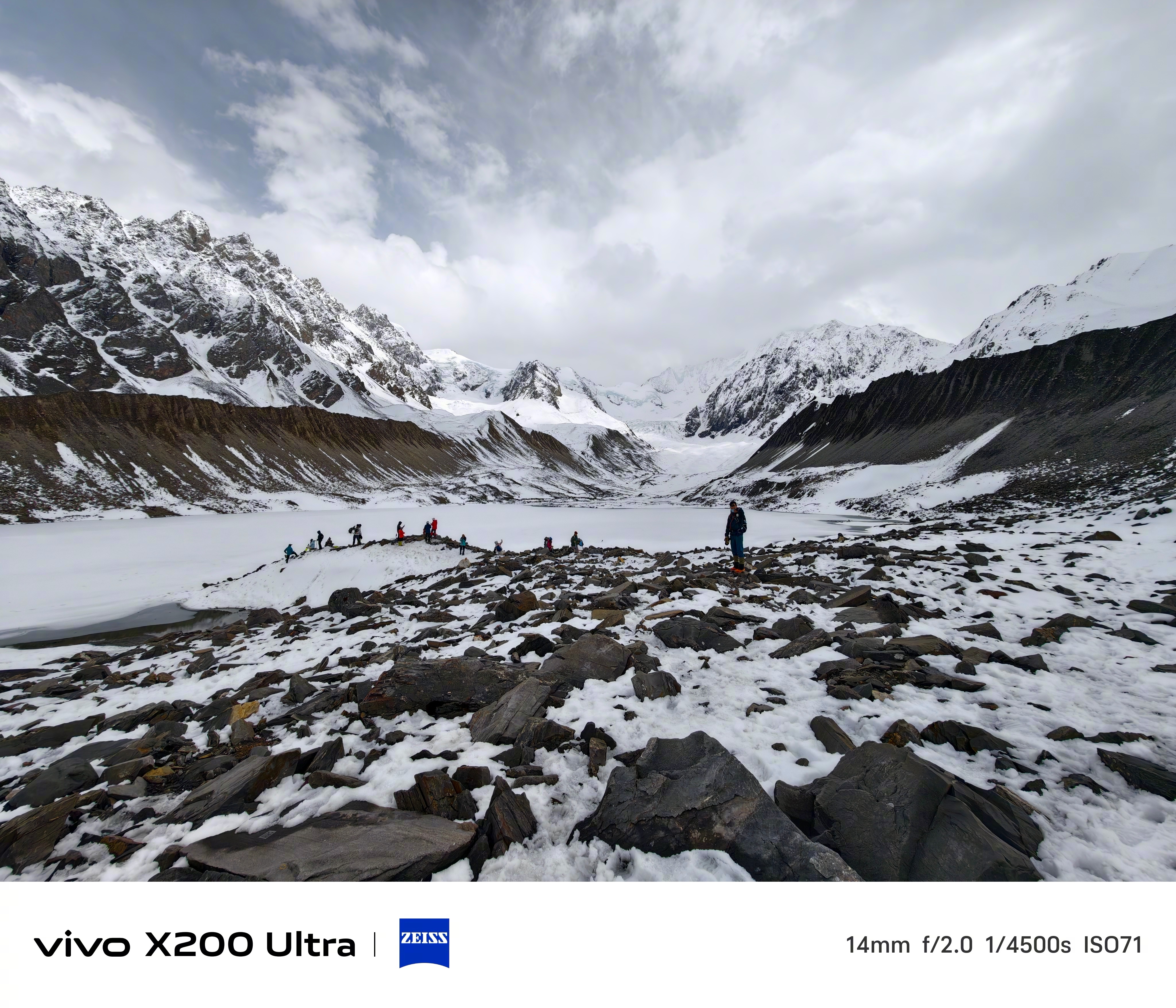 这组图真的要么爱上vivo X200 Ultra要么爱上贡嘎雪山[开摆]太美啦！