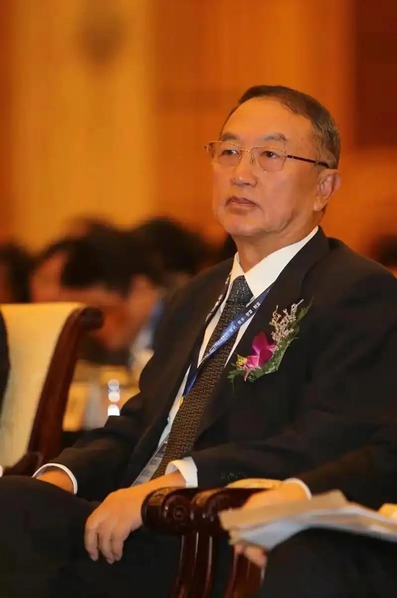 我评论区啊总有这么一个观点来的循环播放，
说柳传志不去状告司马南就是做贼心虚，