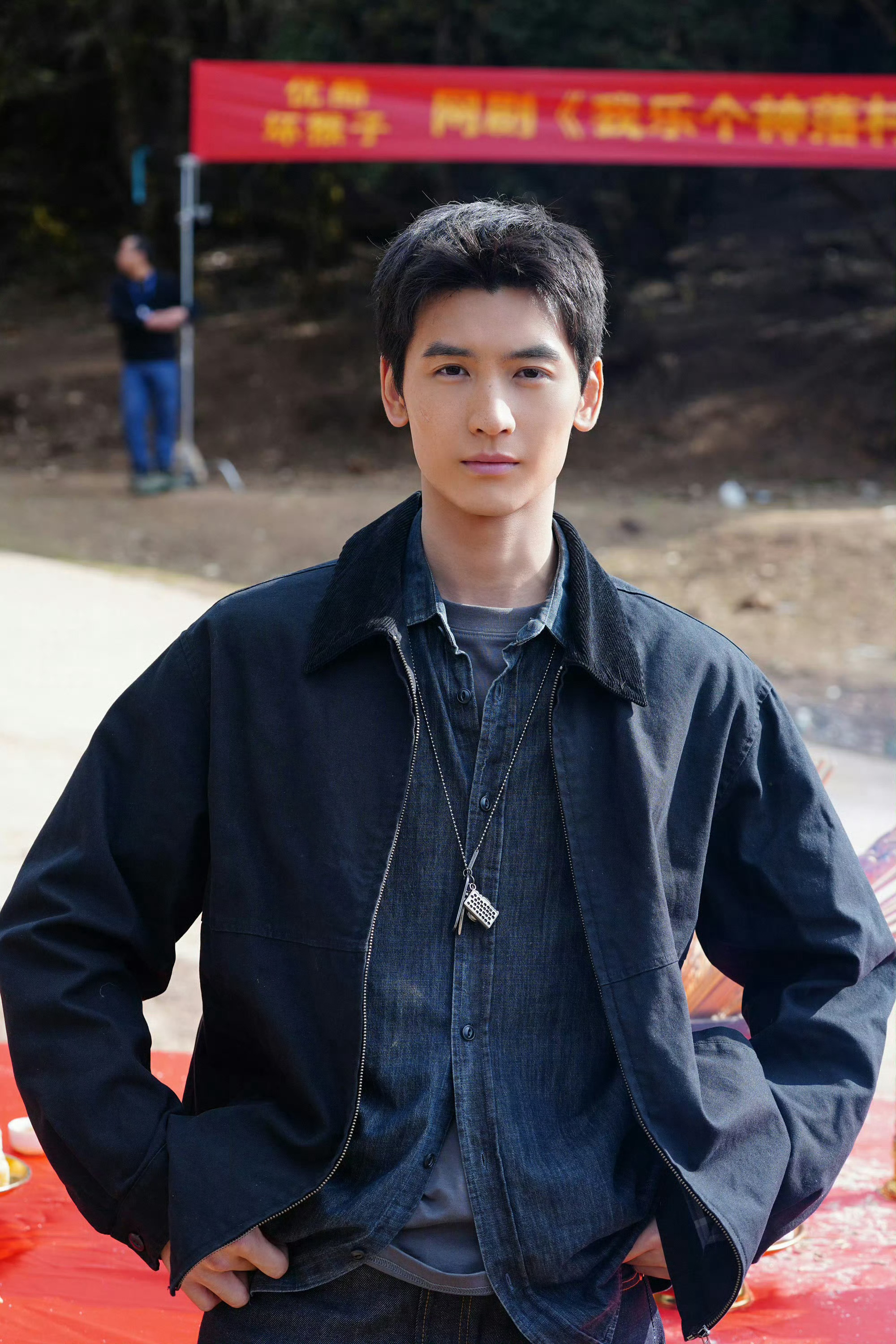 黄俊捷演了宁浩的男主宁浩监制新剧《我乐个神落村》正式官宣，￼￼￼演了宁浩的男主！