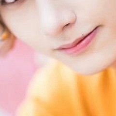 人生的路经历过，才知道有短有长；岁月，在无憾中微笑，才美丽；回过头，想着明天抱一