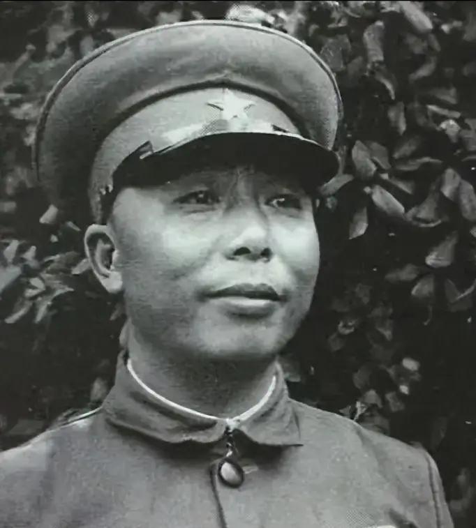 1948年，宋时轮吉普车误闯敌营，被百余支枪口包围。国军营长走近后，竟压低声音说
