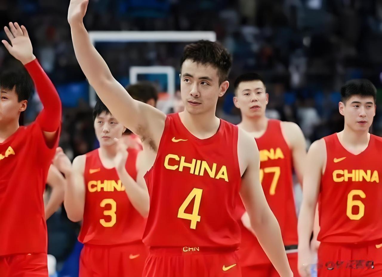赵继伟因伤离开国家队！
中国男篮的亚运会名单里没有了赵继伟的名字，再一次因伤错过