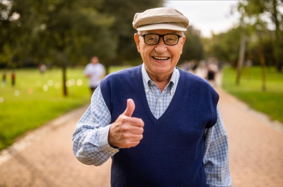 研究发现：天冷坚持戴帽子的人，过不了半年，身体或会出现4大变化
清晨裹紧外套出门