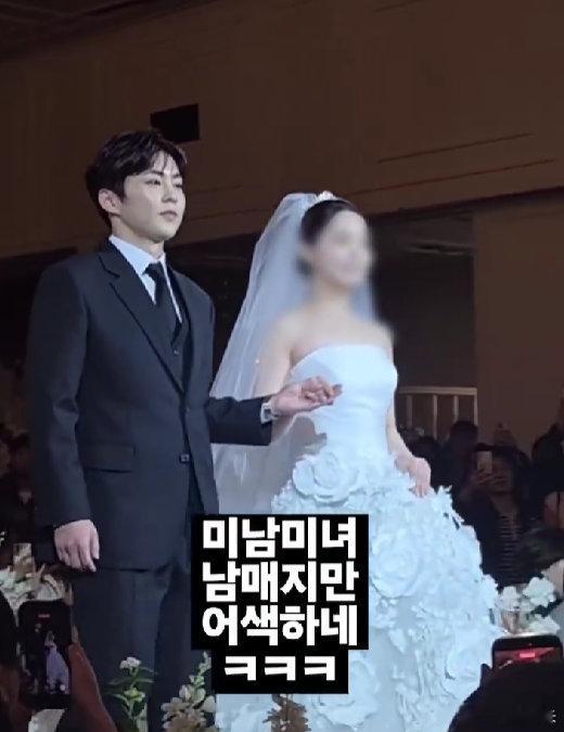 金珉锡出席妹妹婚礼 金珉锡出席妹妹婚礼，兄妹感情好好啊~  边伯贤金钟大去了金珉