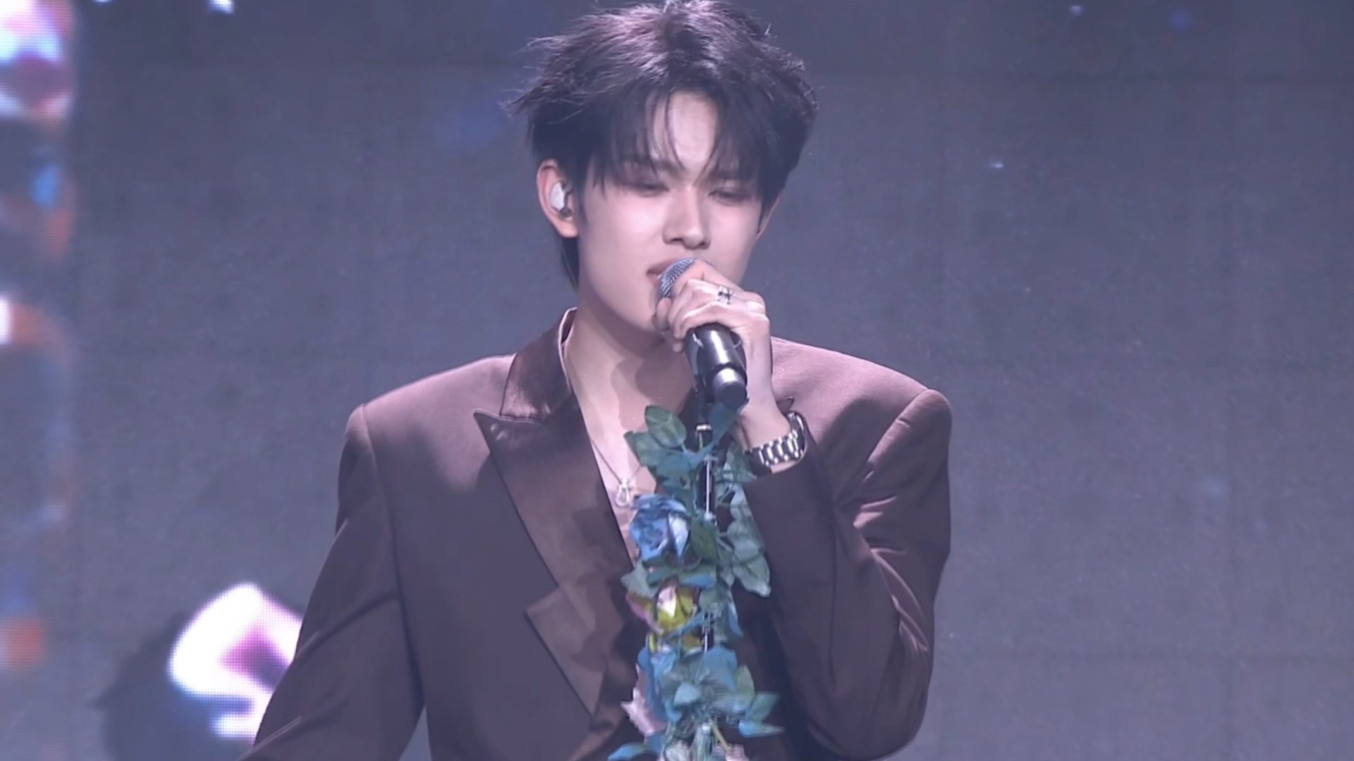 张极唱新歌张极成长分享会新歌首唱 藏在成长会的新歌惊喜！张极温柔嗓音太绝，当他粉