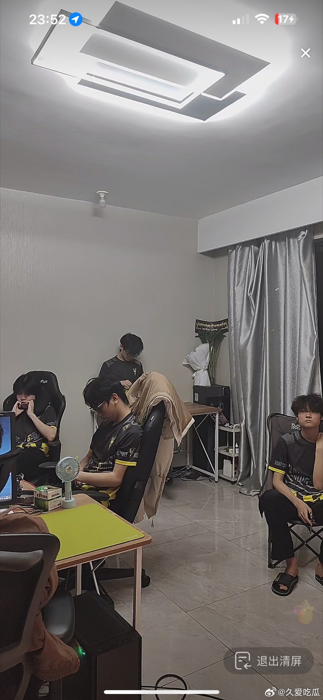 瓜友速报 隔壁VS和平精英连续6周没进周决赛，现在直播复盘 