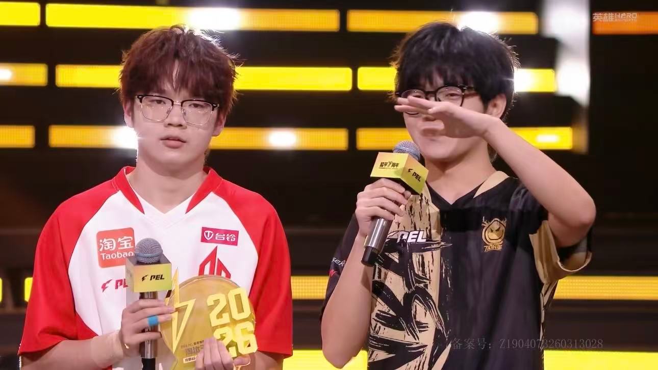 花花和青稚就像哪吒和敖丙花花像是那个魔丸哈哈哈哈两小只友谊长存 