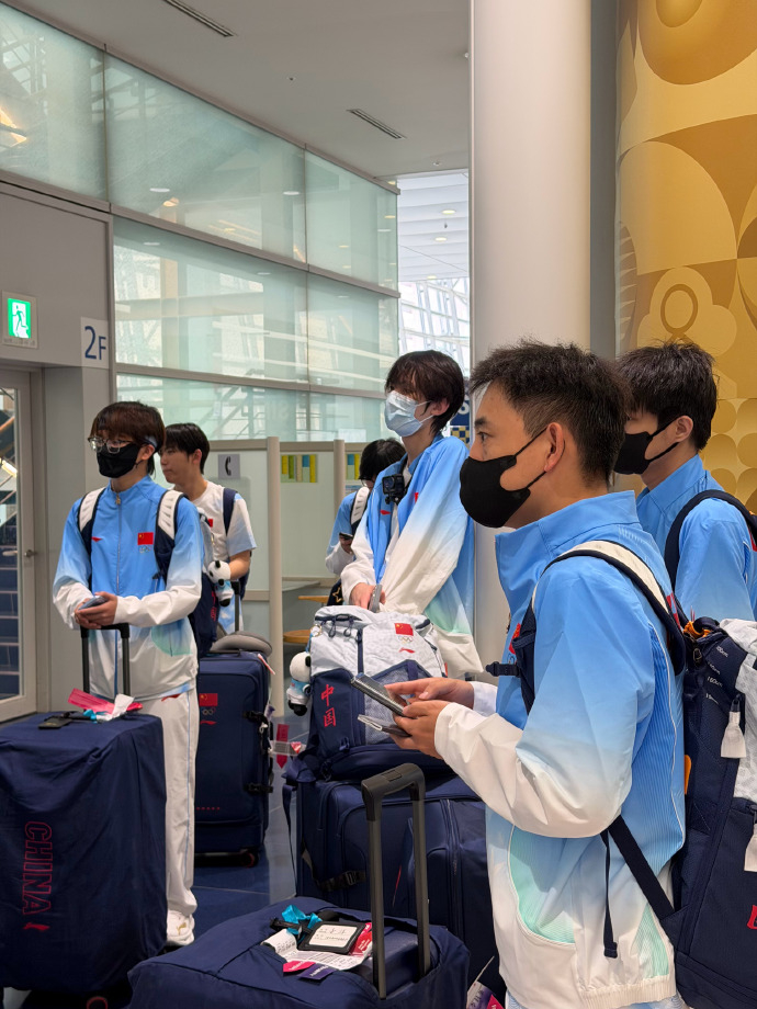 和平亚运集训队抵达名古屋和平精英亚运会选手出征照数月集训打磨默契，此刻落地就位，