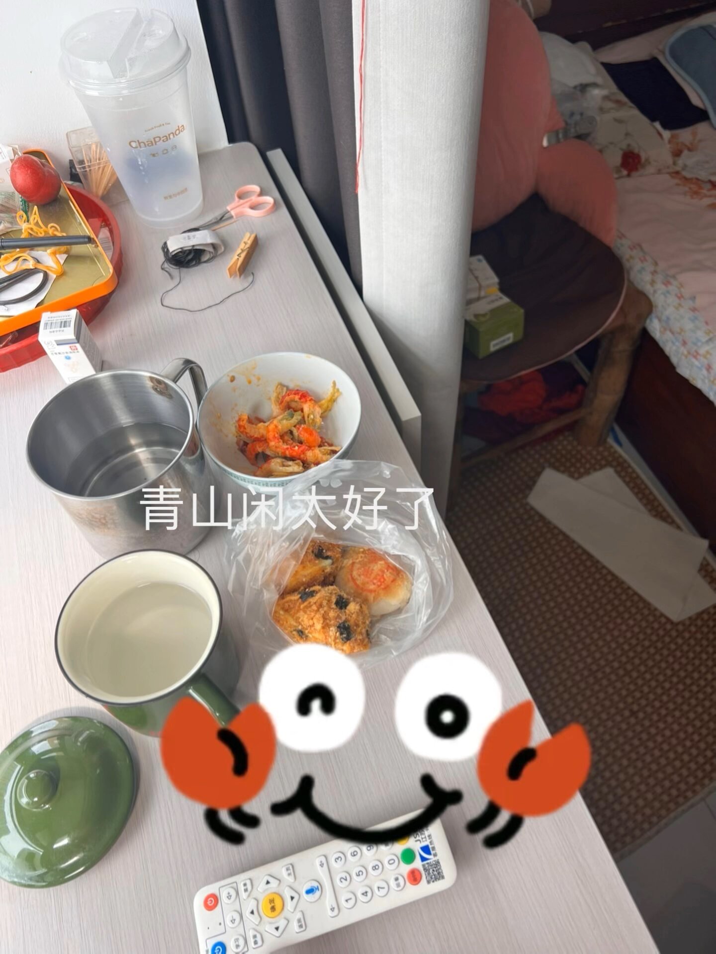 青山闲就这样会爱人了 一大早开车带我奶奶去了社区医院测血糖配药 她说要去她妹妹家
