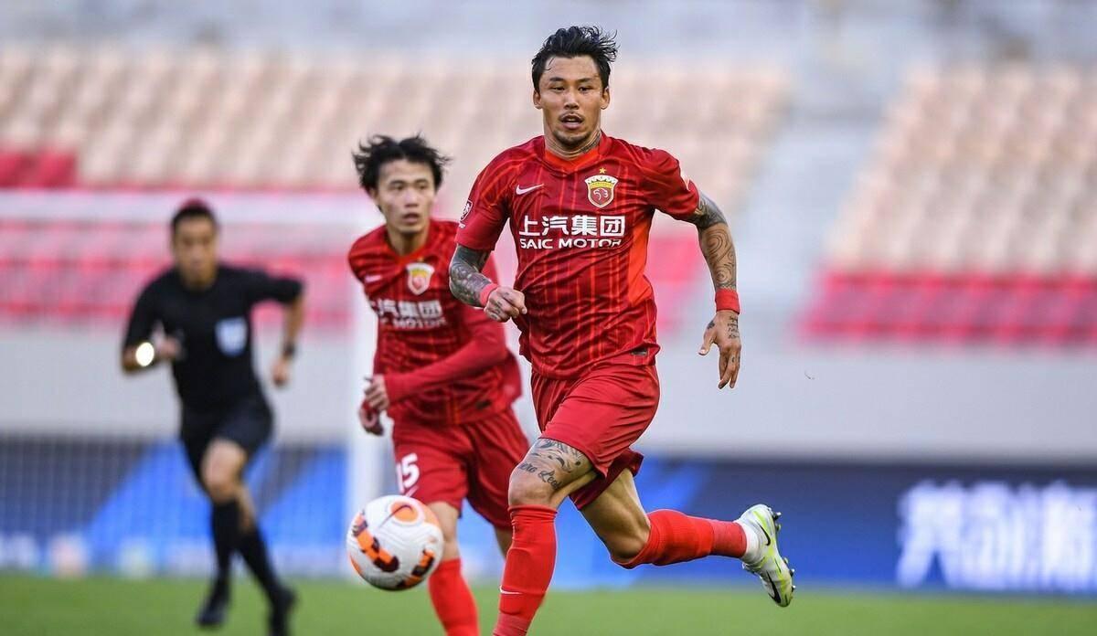 黄强歪谈体育认为，上港与浙江队的比赛，很多人十分看好上港，毕竟他们有夺冠的实力，