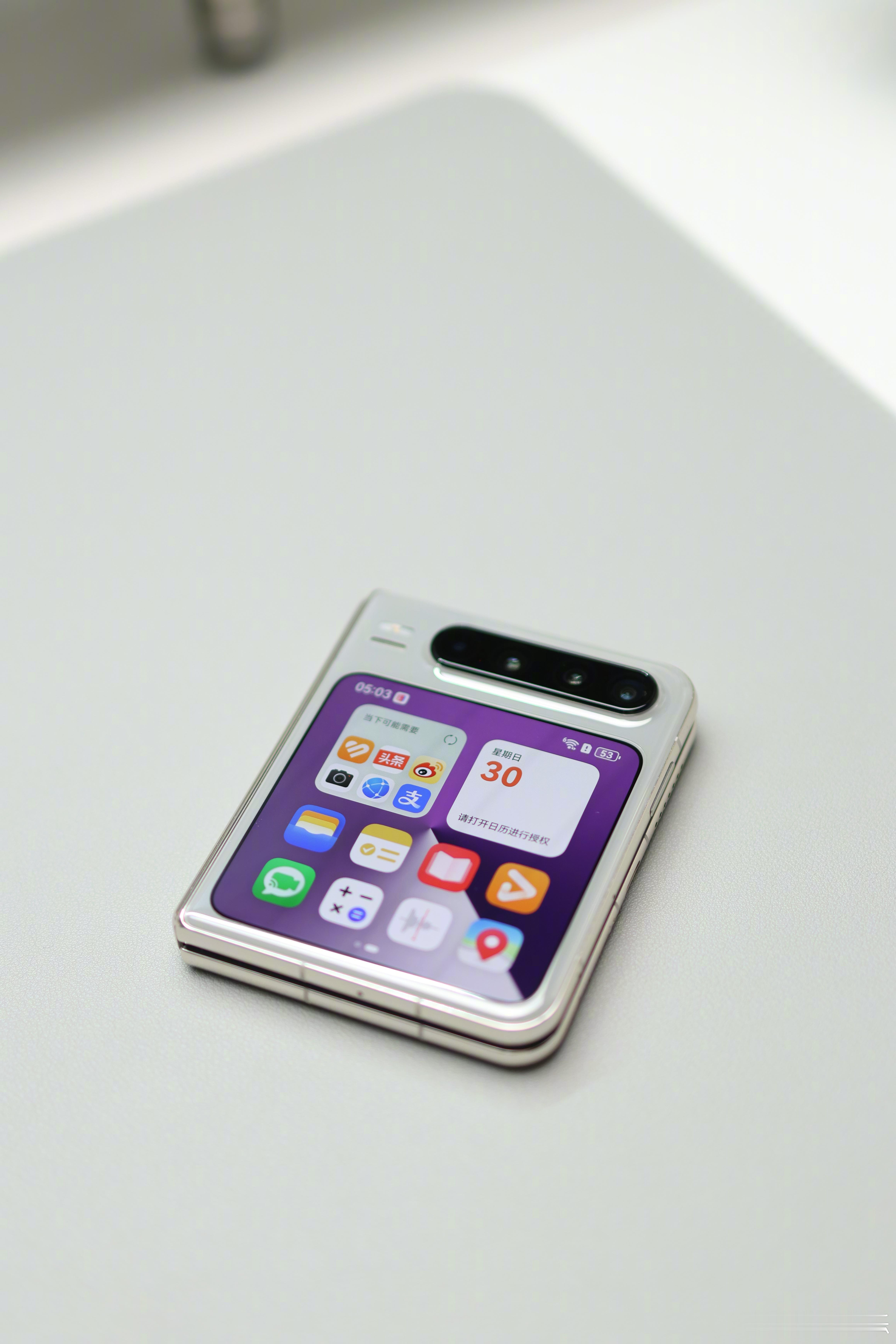 今年我觉得应该是折叠屏爆发的一年，首先是折叠屏这个品类走到现在已经非常成熟了，轻