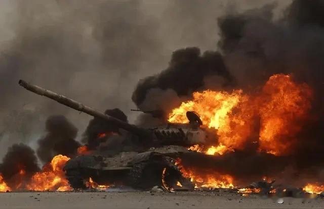 美伊战争爆发后，伊朗🇮🇷打法真正做到“你打你的，我打我的”。

美国佬用飞机