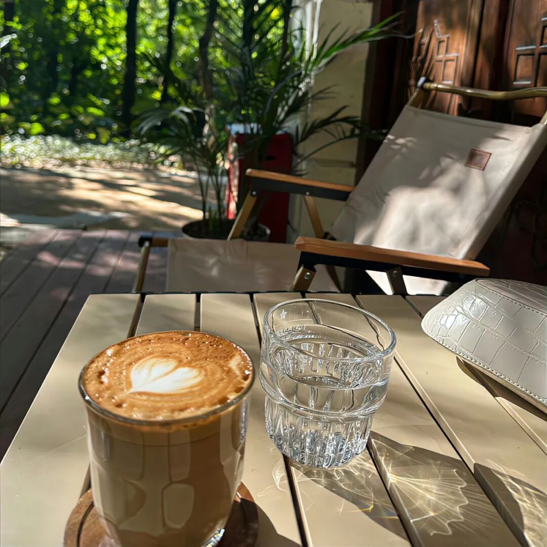 ɪ ʟɪᴋᴇ ☕🧍🏻♀️一个人 慢慢的 漫漫的 