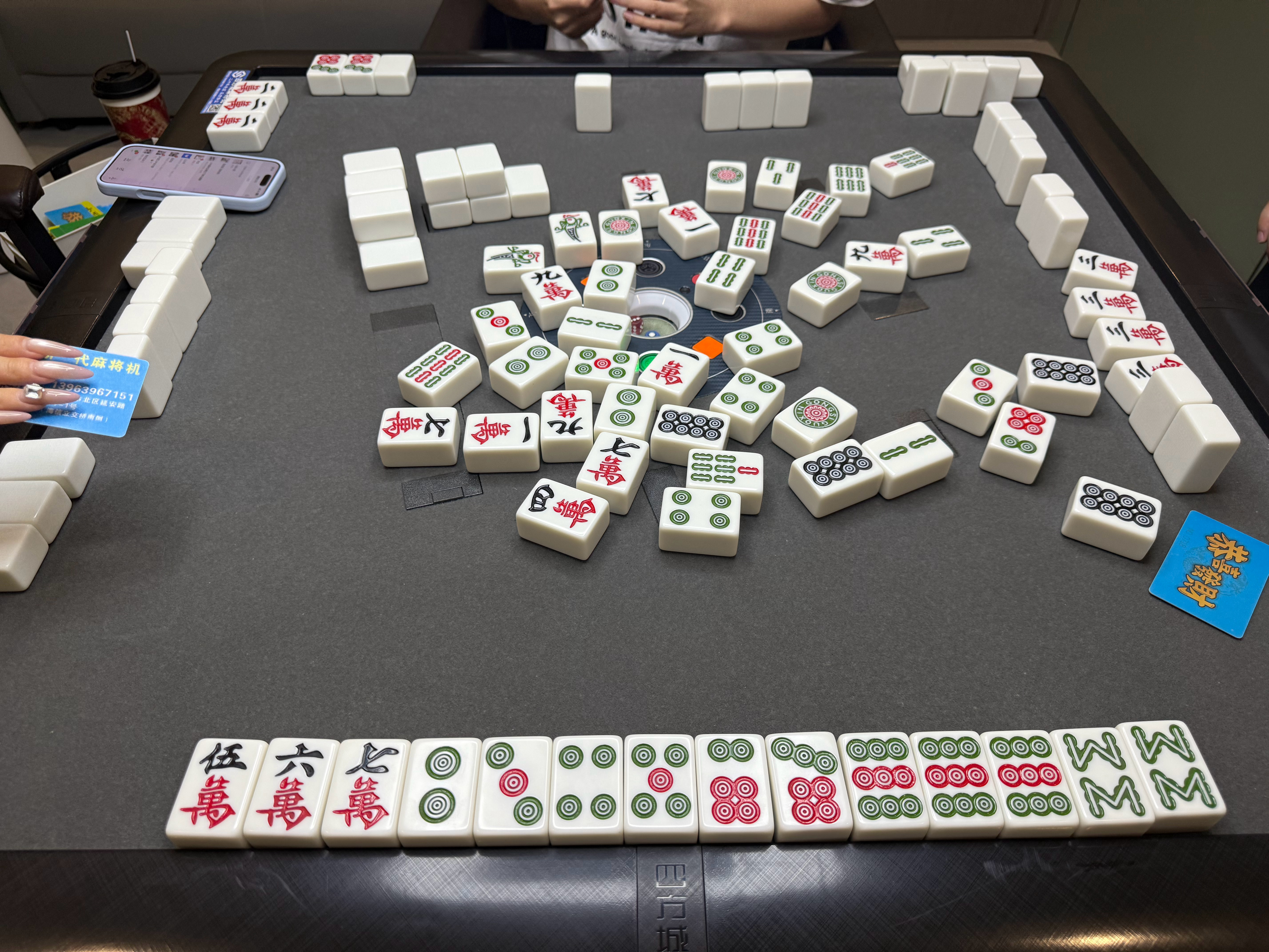 记录一下刚刚学会的打麻将，没想到第一把就胡牌了 