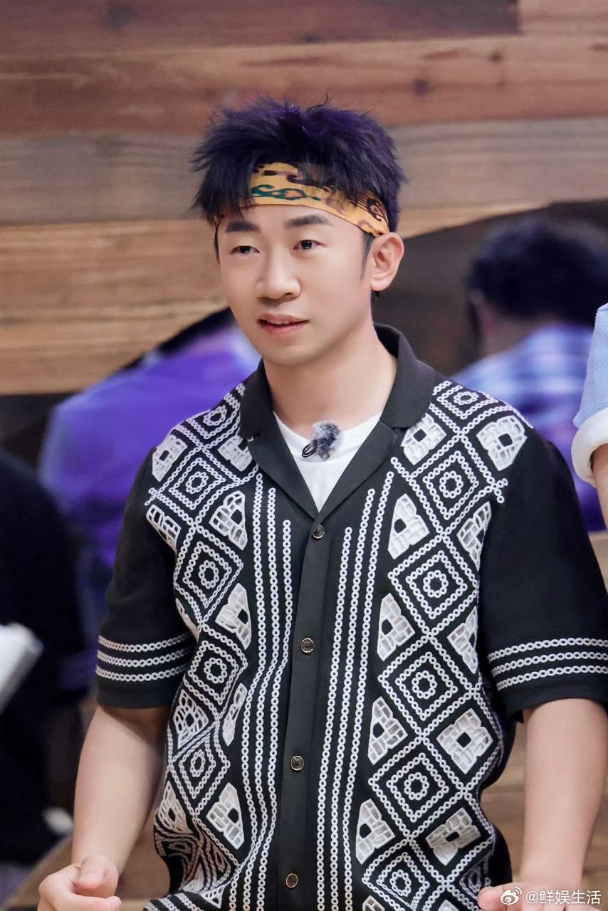 没有不相信杨迪武艺的义务太好笑这段！小田王安宇眼巴巴盯着迪哥武艺想挖瓜，俩人就眨