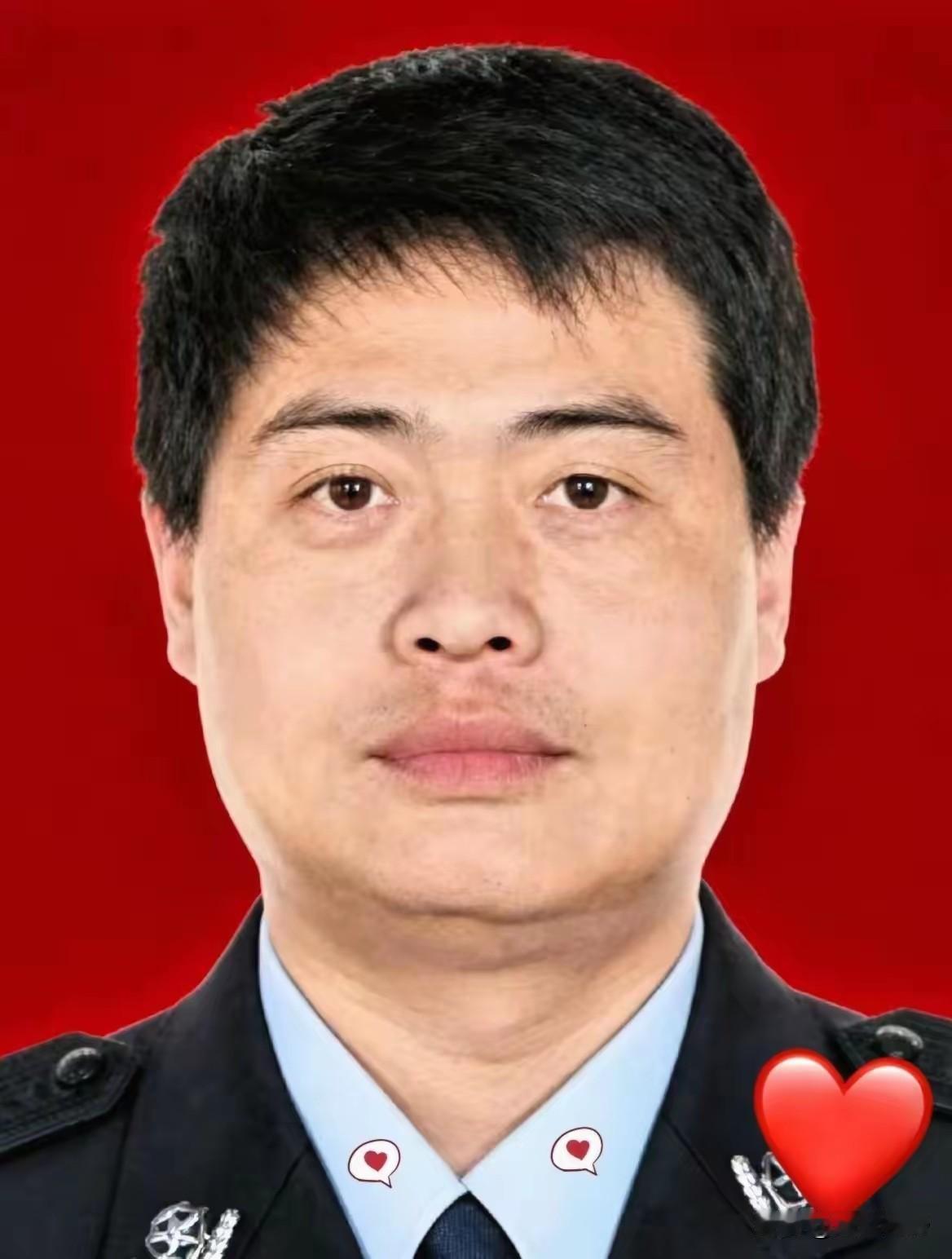 48岁的薛永清，是县公安局政委。
谁能想到，这竟是他生命最后的定格。2015年6