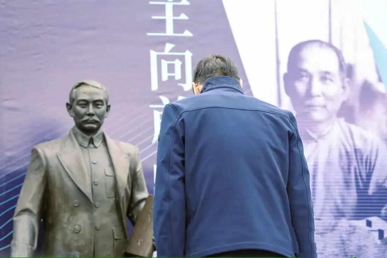 今天看到国民党前主席朱立伦发文纪念孙中山诞辰，他说，“我们缅怀国父天下为公的精神