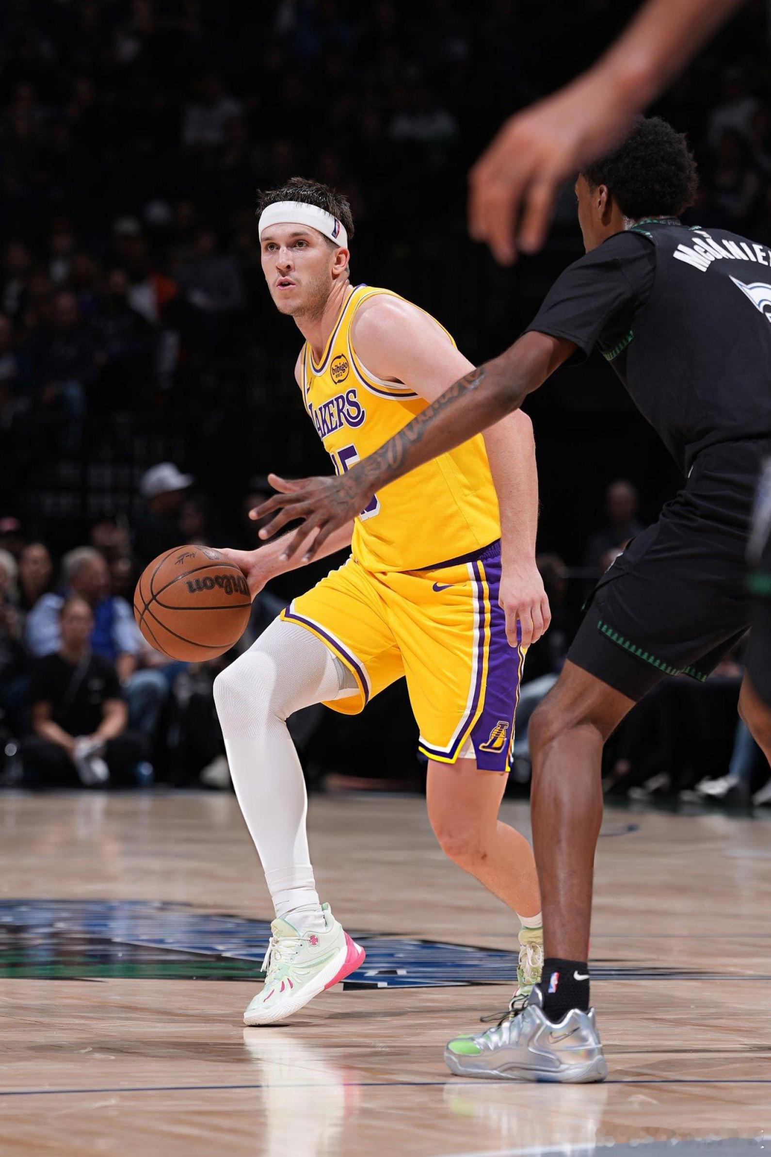 压哨绝杀森林狼🔥里夫斯今日上脚AR3「浆果」拿下28分16助攻评论区抽一位铁粉