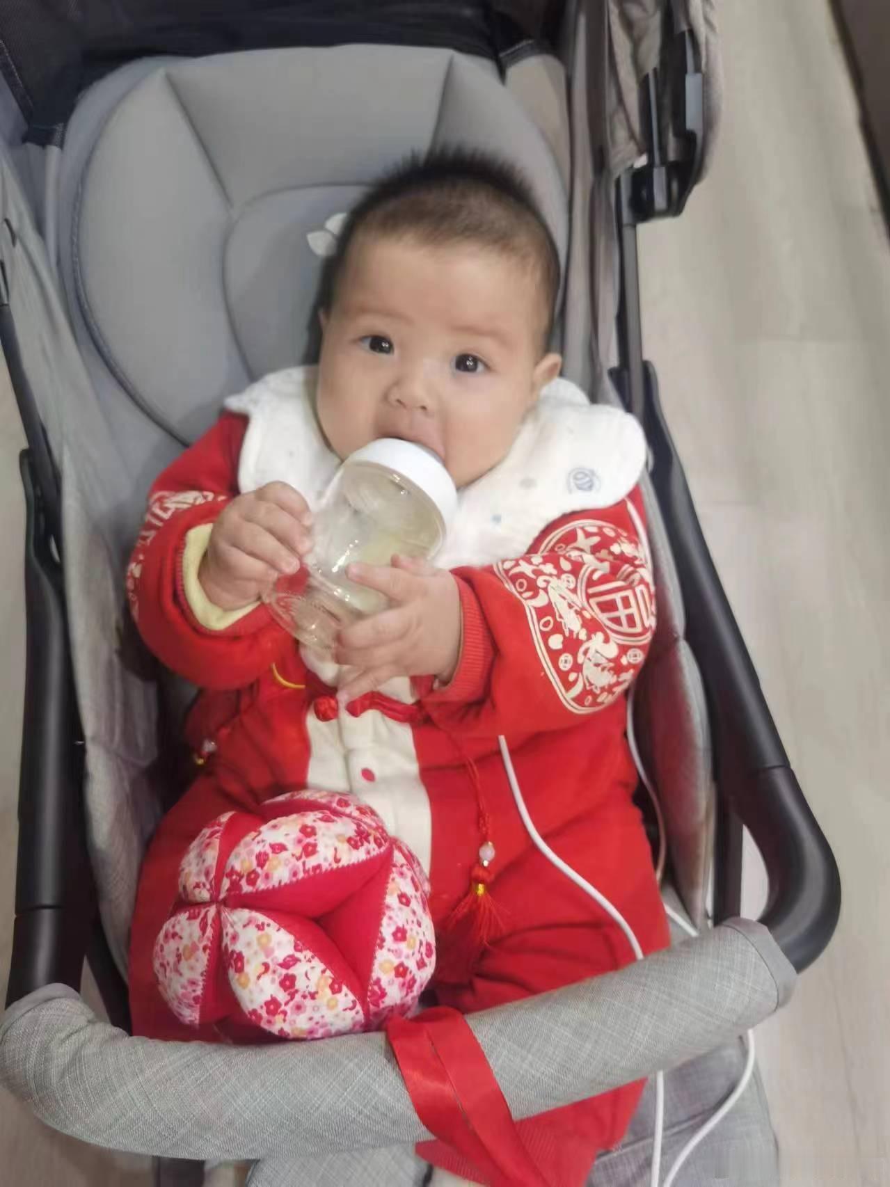 【宝宝经常脖子后仰，这个是肌张力高吗？会不会有什么问题】借着这个问题也先说一下，