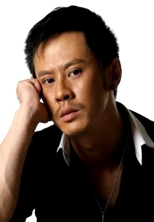 梁洛施男友这颜值，当年放现在也是顶流吧？难怪能拿下女神。

上海电影节红毯上，马