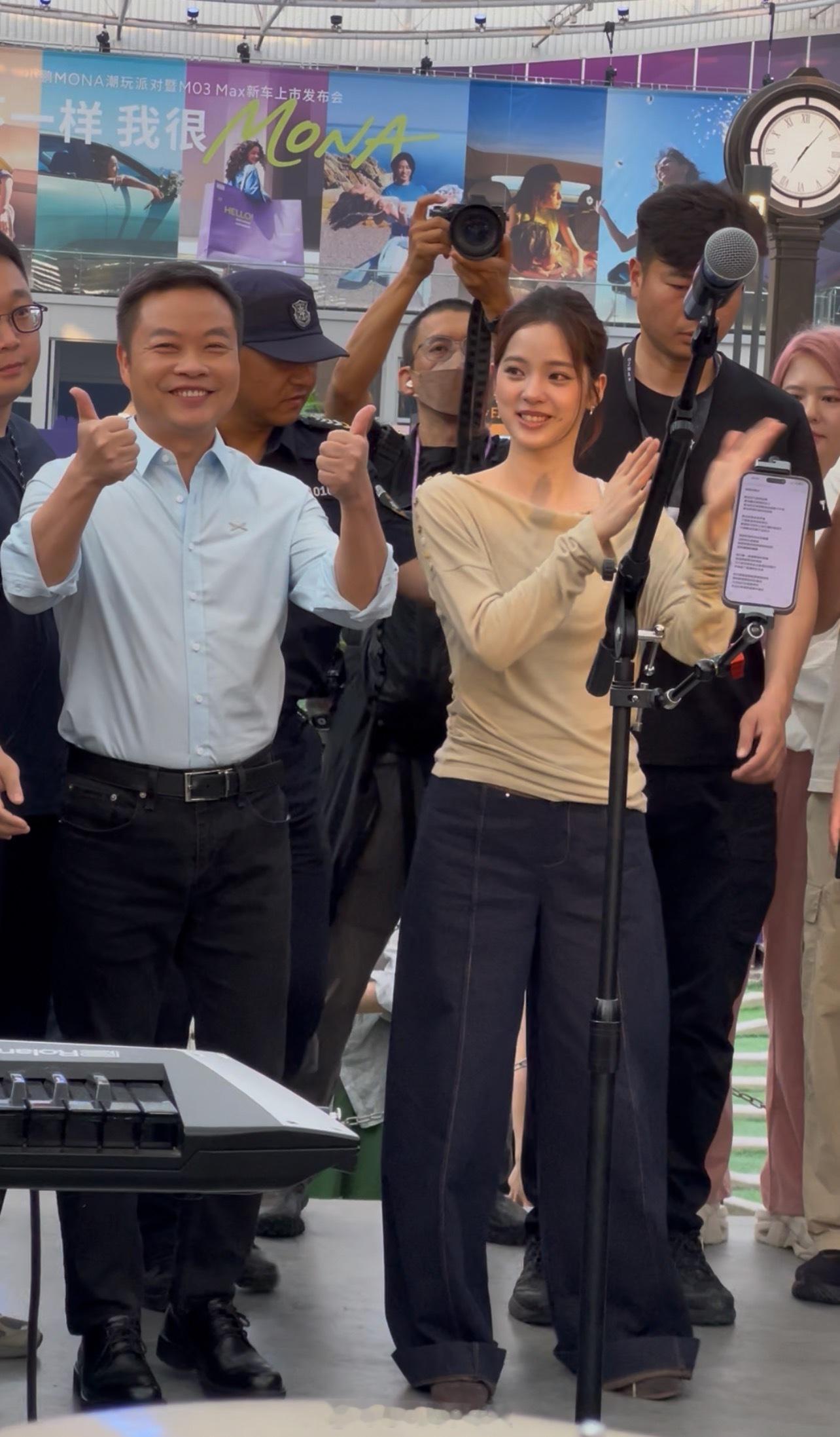小鹏MONA发布会太会玩了明明是一个发布会，小鹏却把 Mona M03 这活动办