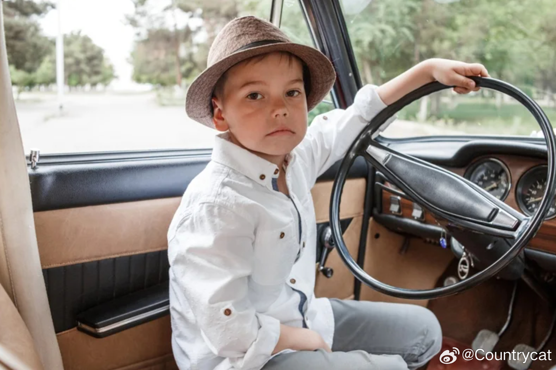 比利时男子醉酒竟让12岁儿子“代驾”载全家，被警察拦下 海外新鲜事 比利时日前发