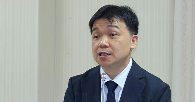 台“陆委会”沈有忠曾叫嚣道：“以后我们的人去大陆参加APEC或其他活动，也会照着