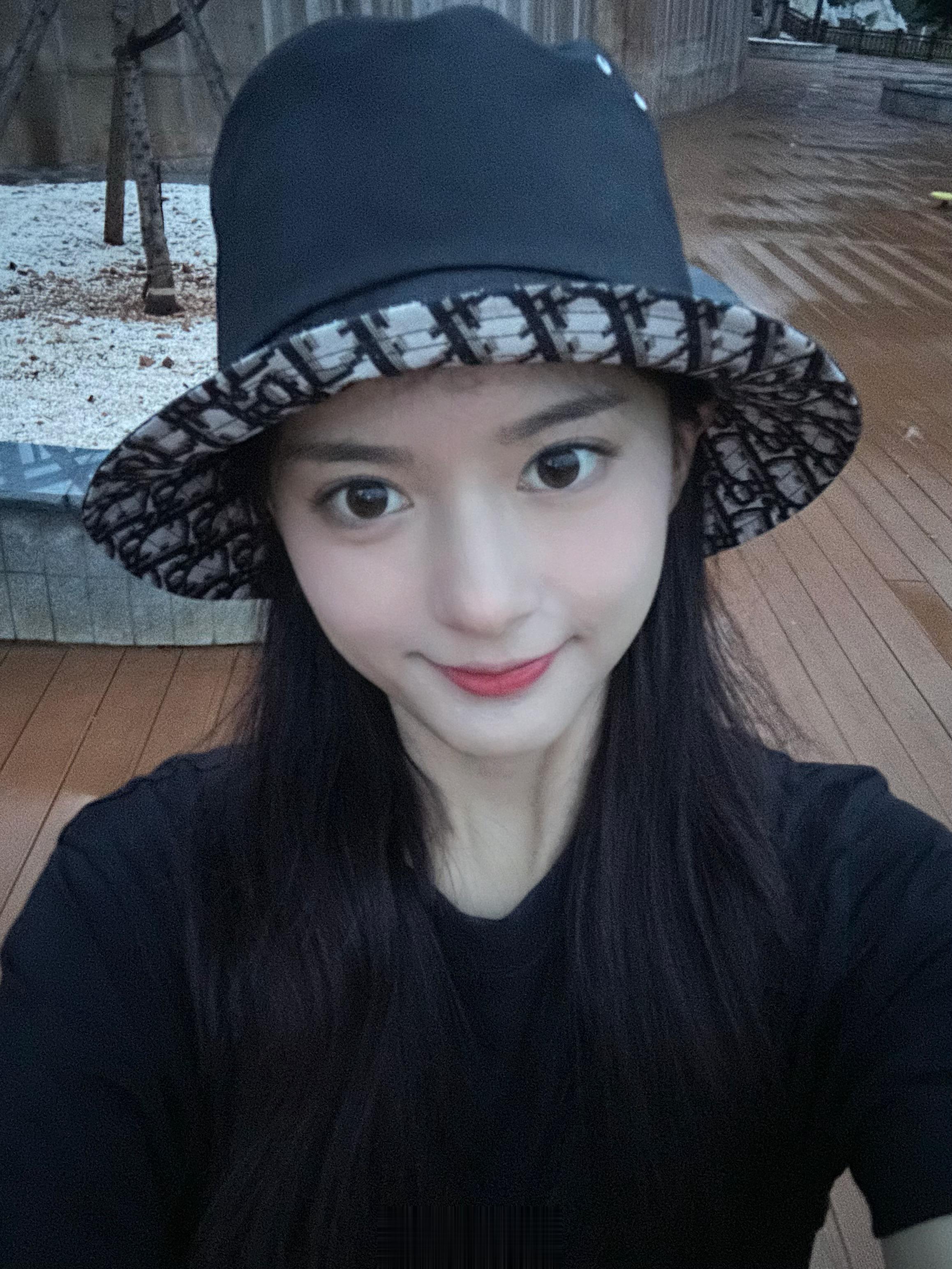 突然发个自拍 ​​​