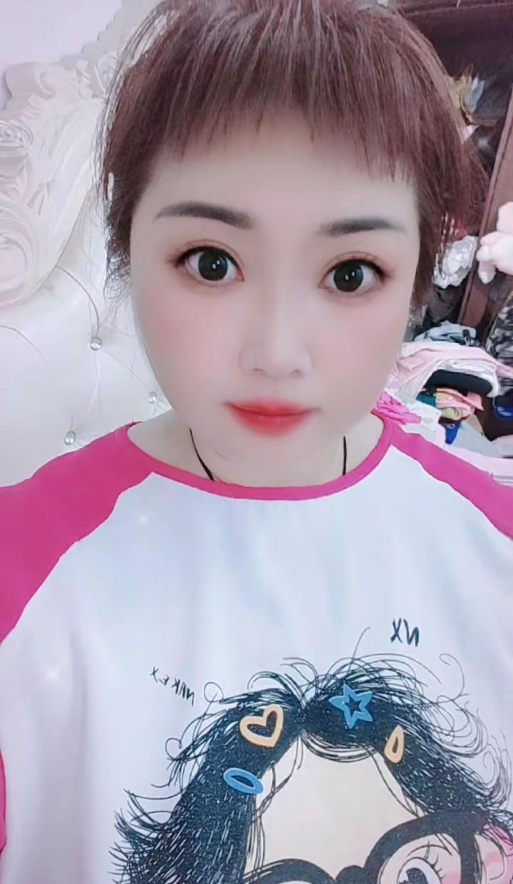 姐什么都看淡，往后余生只想好好爱自己，走过半生风雨，看清人情冷暖，不再纠结是非对