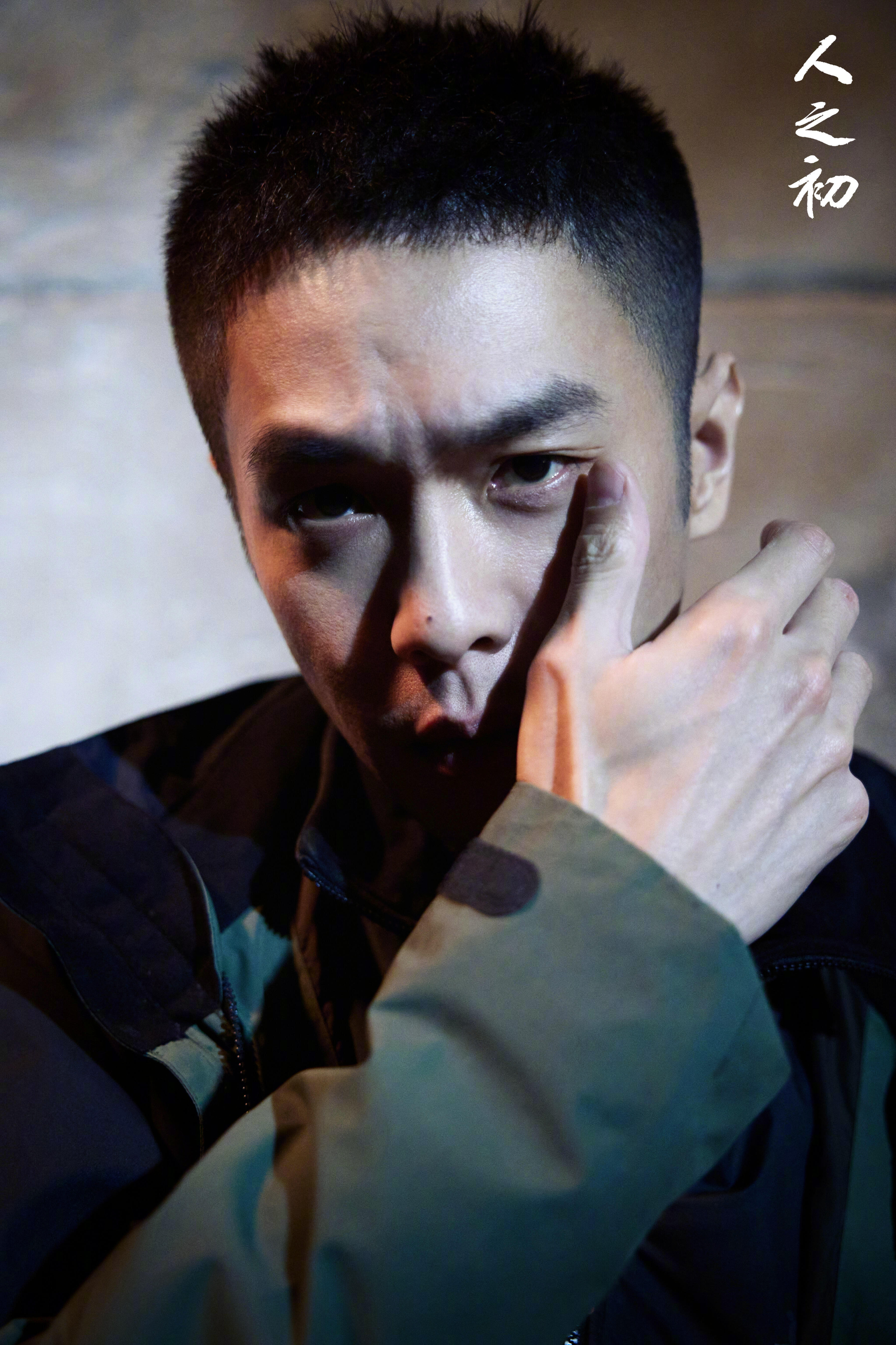 张若昀太帅了这个寸头…… 