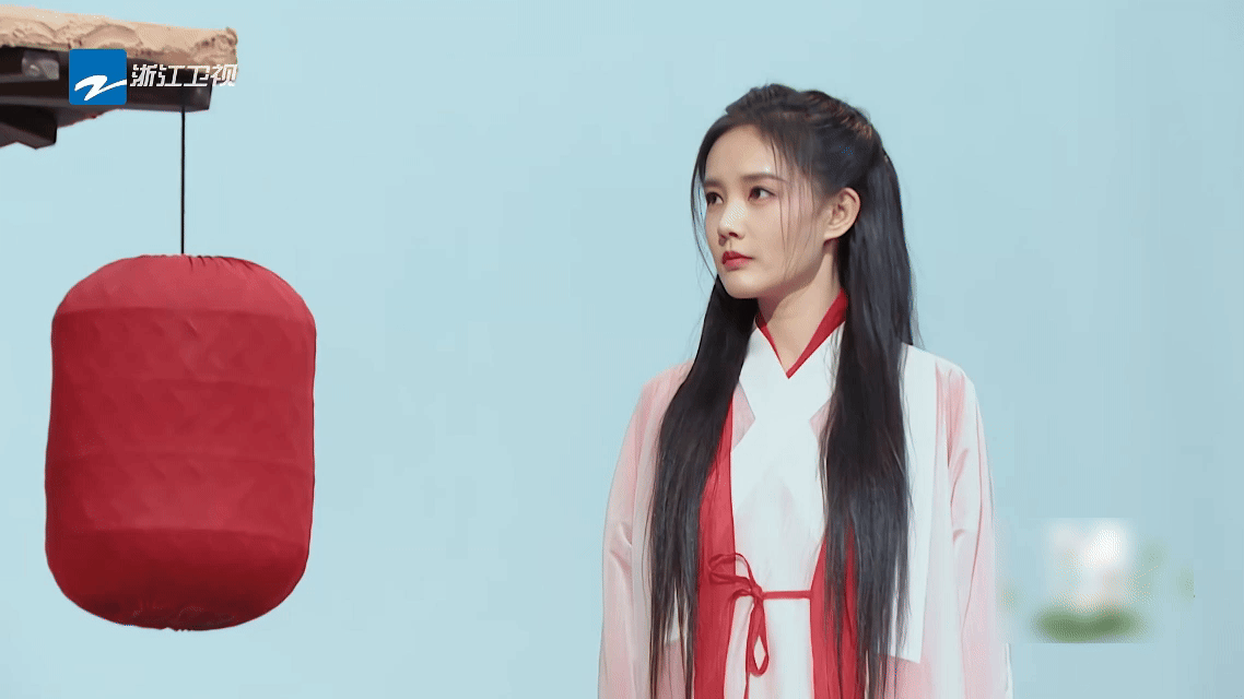 李一桐是周星驰忠实粉丝李一桐长文告别《书卷一梦》还提到了自己是周星驰的粉丝，也太
