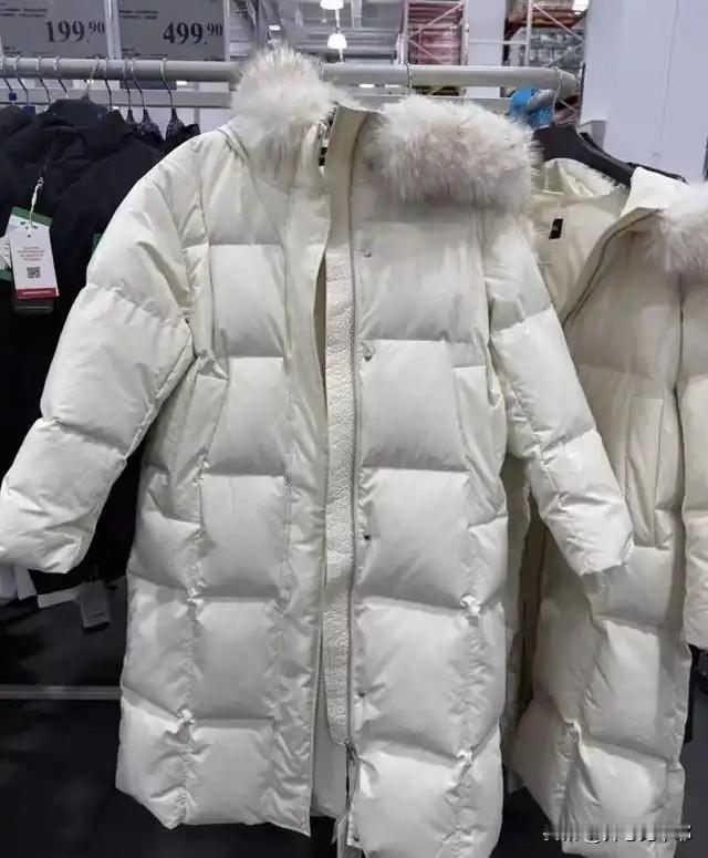 山姆这次赢麻了！

499块，400g绒，长款过膝的羽绒服，直接打脸某登某登充绒