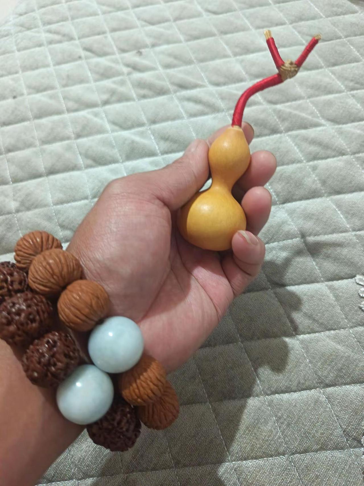 慢慢摸到了命运的边儿。最近好像真的慢慢悟到点东西了，突然就不盲目羡慕别人了。✨ 