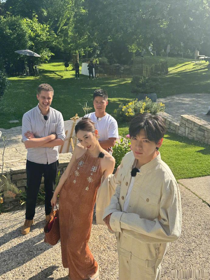 #虞书欣镜头里的姜妍##虞书欣给姜妍拍出了人生照片# 虞书欣用镜头捕捉到姜妍的美