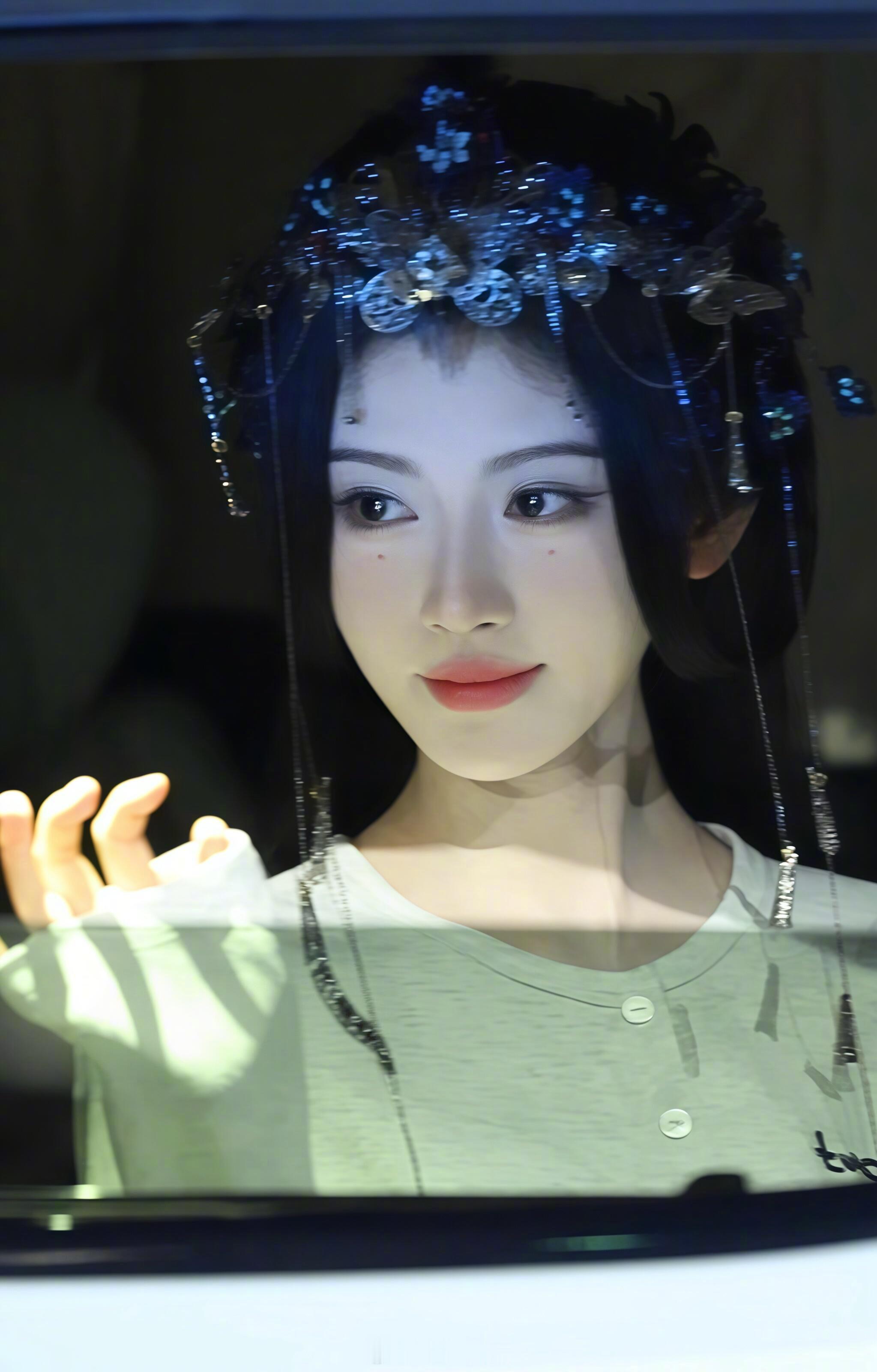 鞠婧祎车窗战神持续发力中… 