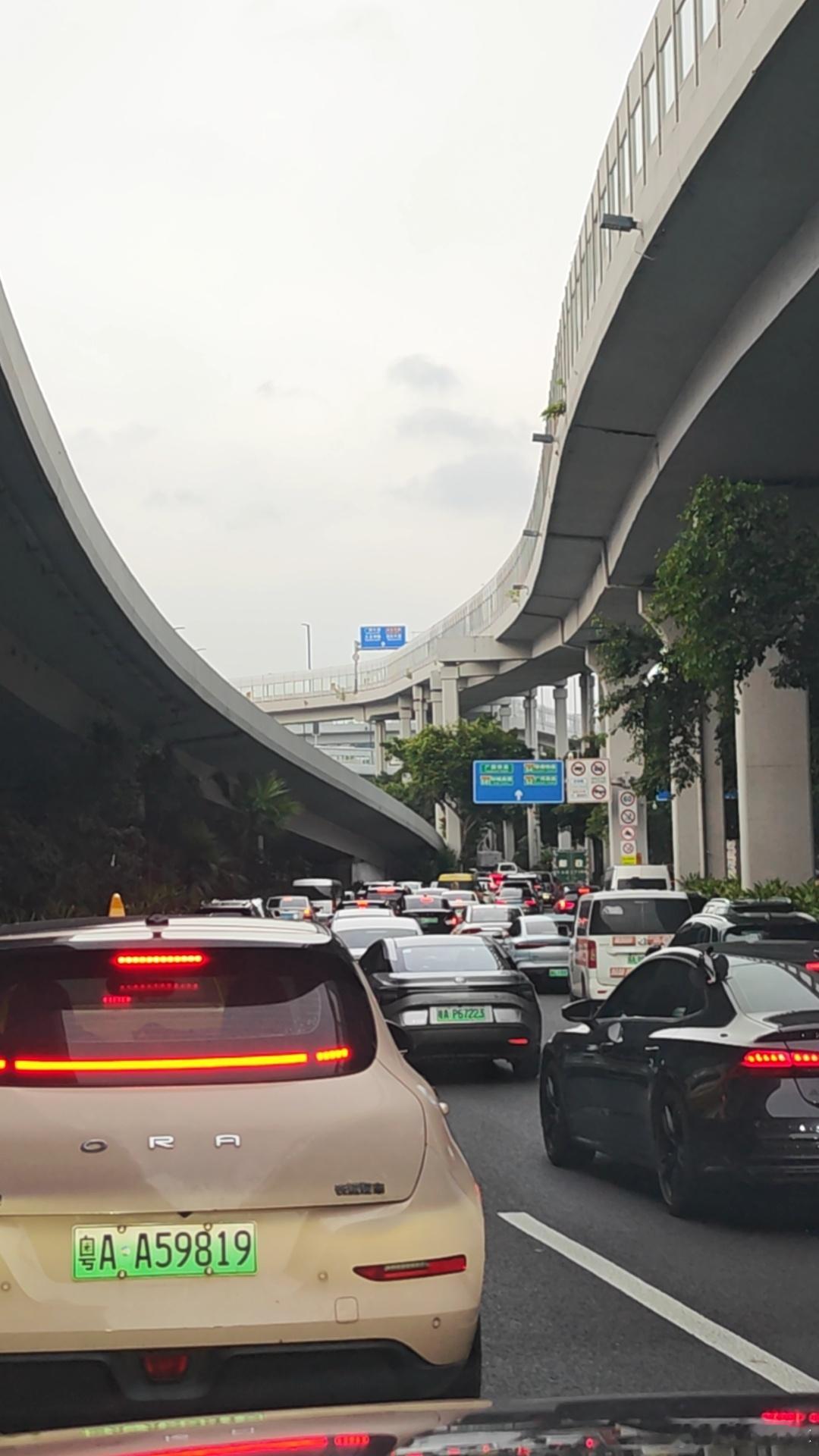 感冒灵正式纳入禁驾清单这种还是广而告之特别购买的时候也要提醒消费者服用后不要开车