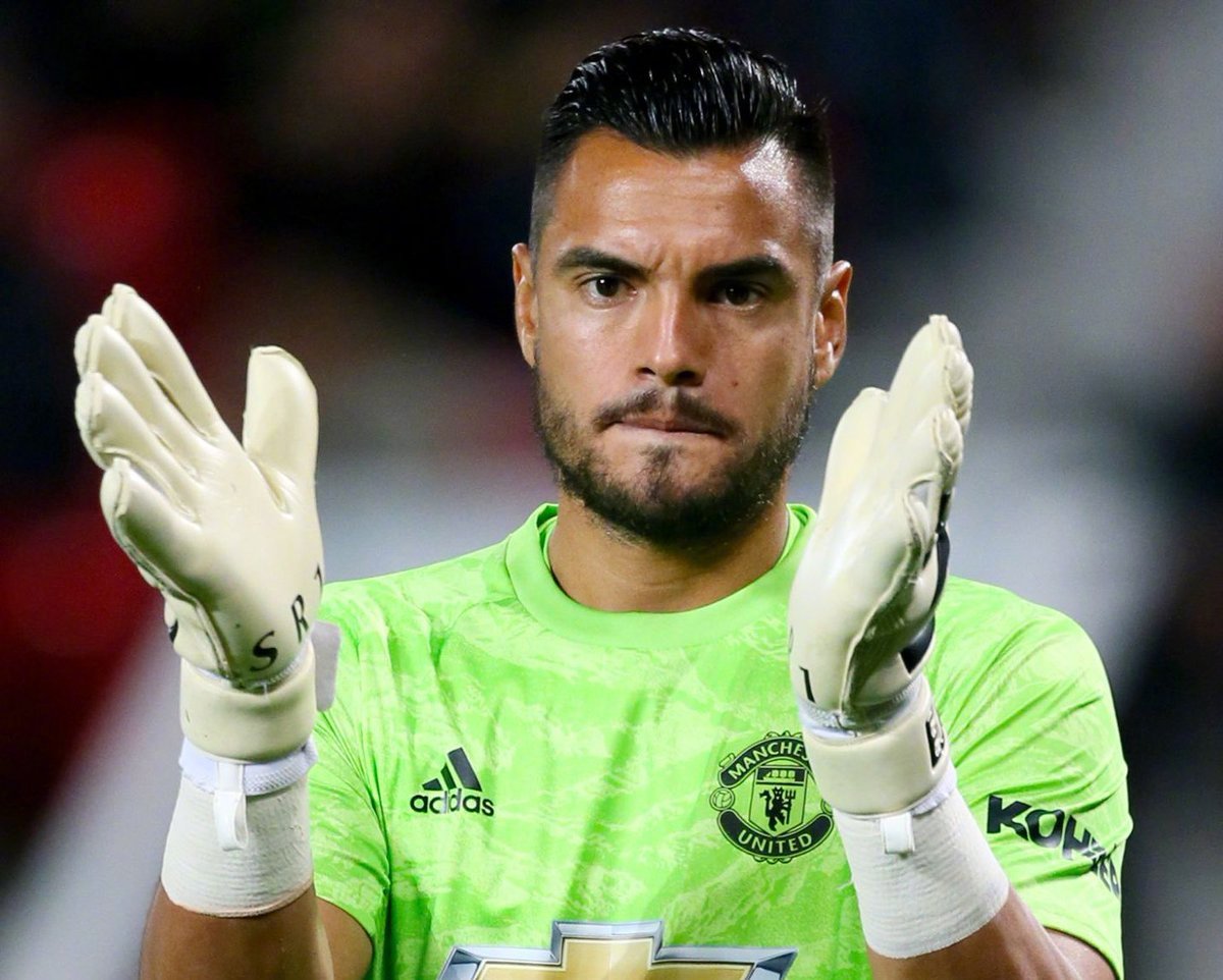 📢 前曼联门将塞尔吉奥·罗梅罗宣布退役！🇦🇷❤️多么出色的门将啊！他在曼联
