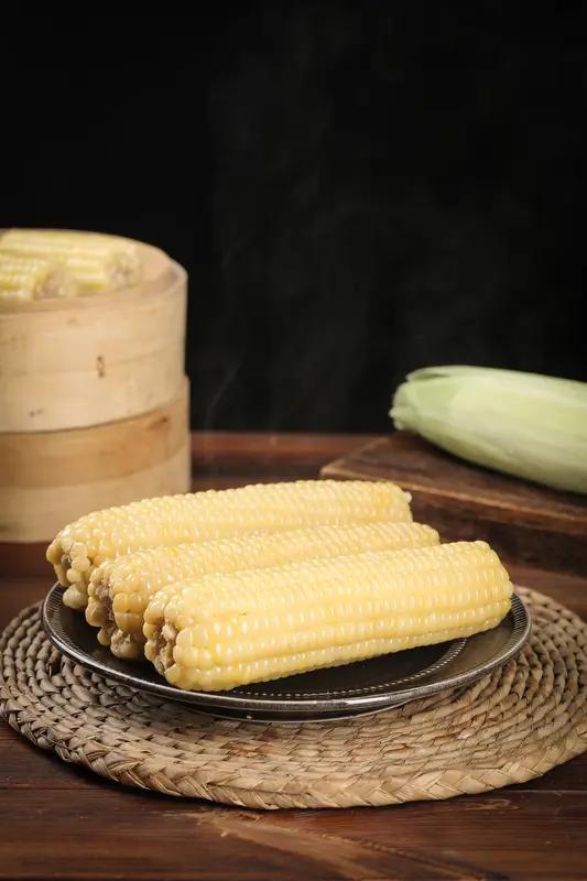 与辉同行直播间的商品价格好贵。
8根糯玉米售价32.9元，300克秋木耳要39.