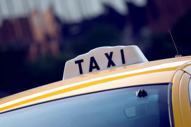 12月1日广东深圳，女子凌晨打出租车到机场，全程39公里。“上车前说好一口价15