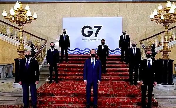 G7峰会的历史背景和当时的国际形势密切相关。20世纪70年代，世界遭遇了石油危机