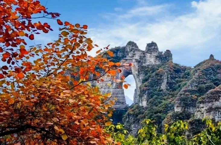 #神话新说# 湖南的张家界有一个天门山天门洞，北京的云蒙山也有一个天门山天门洞。