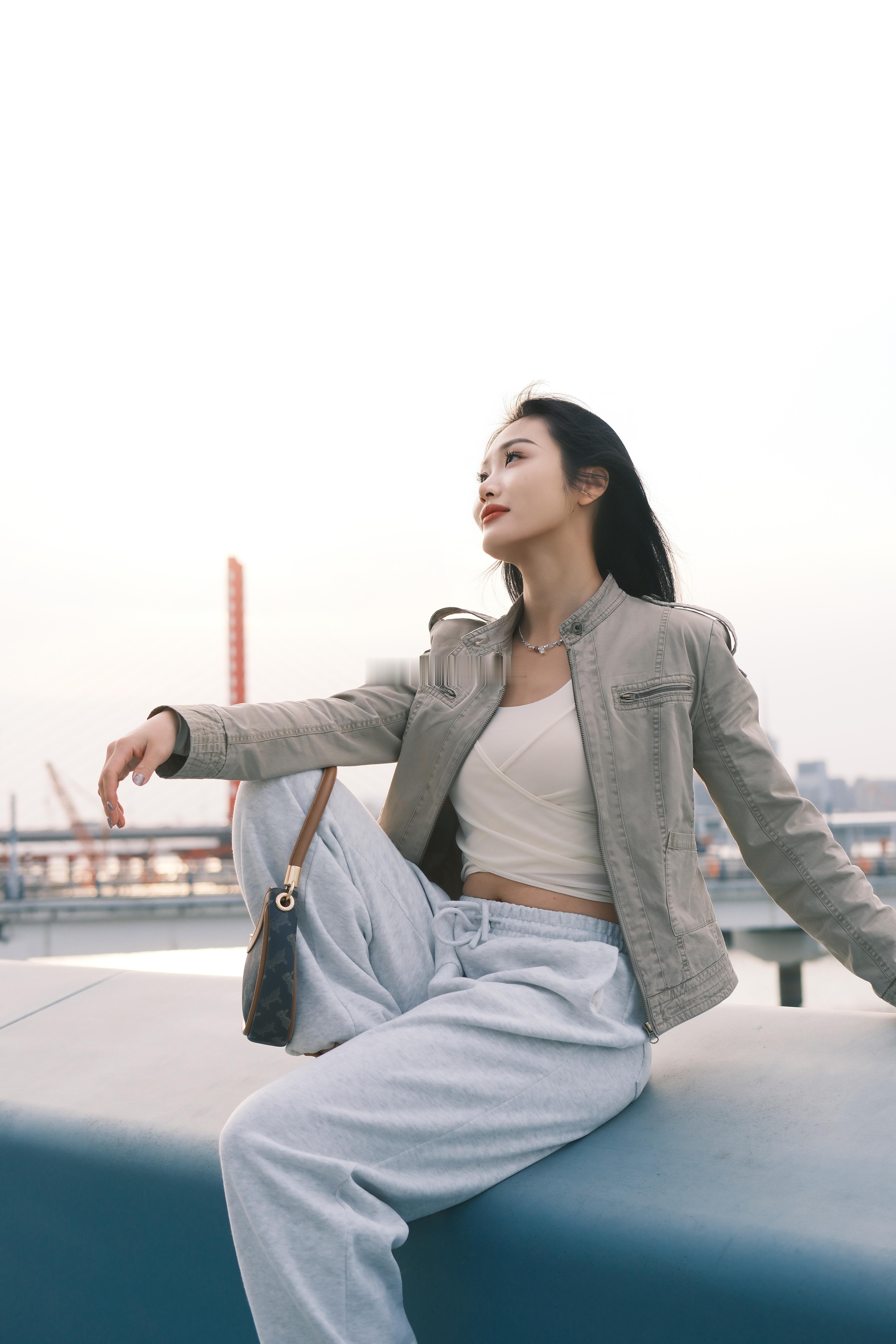 外套十卫裤∞•我的秋天喜欢这么穿秋日出行计划运动打卡户外人拍照主打一个松弛 ​​