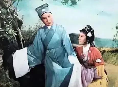 今天又看了遍越剧电影巜追鱼》，深深为徐王二宗师的精彩唱腔所折服，里面好多名段耳熟