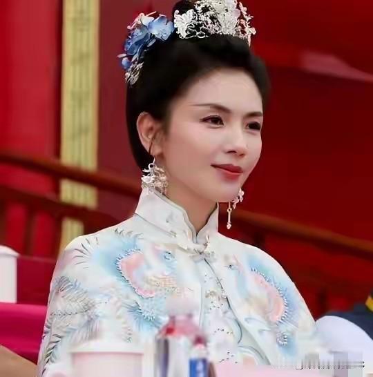 近几日湛江那边妈祖的事儿闹得沸沸扬扬，看得人心里直震。

但这让我想起当年刘涛接