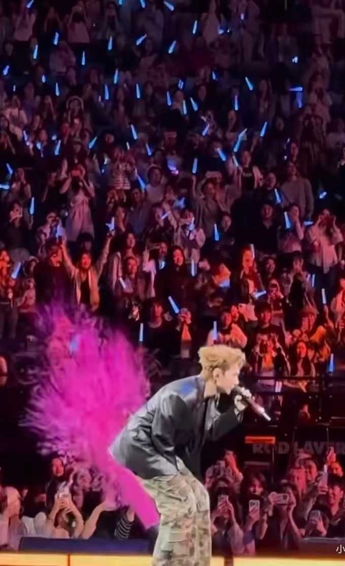 汪苏泷放彩带屁了哈哈哈这个角度 五彩斑斓飞花彩虹屁