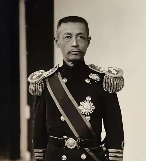 我能想象到萨镇冰老人闻听中国人民志愿军攻入汉城后欣喜若狂的神情。百年耻辱，犹如石