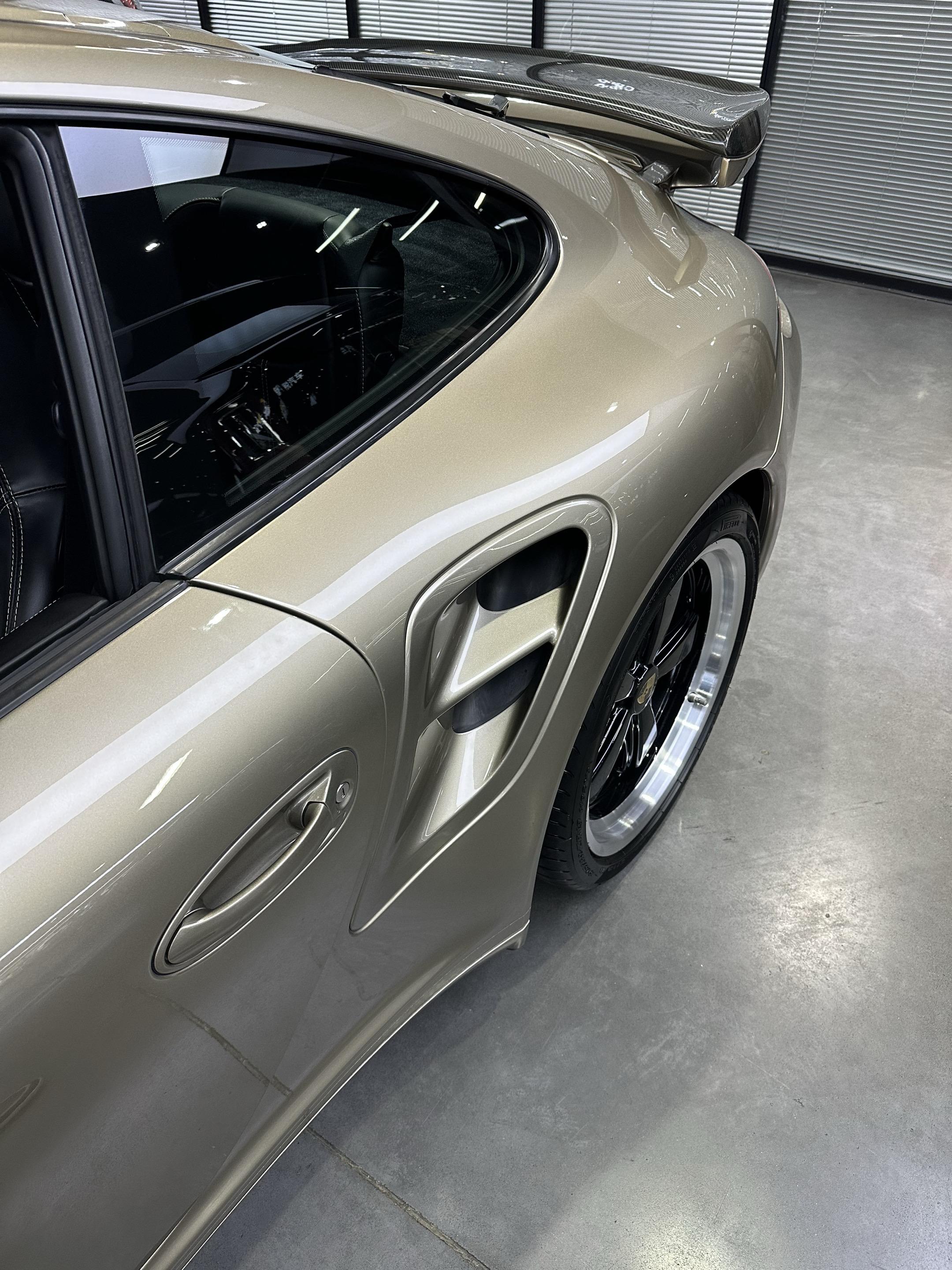 “ 对视的那一秒 是否心跳也会共鸣 ”